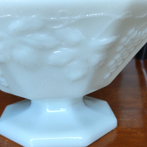 Vintage Anchor Hocking Milk Glass Footed Bowl - Picture 5 of 7